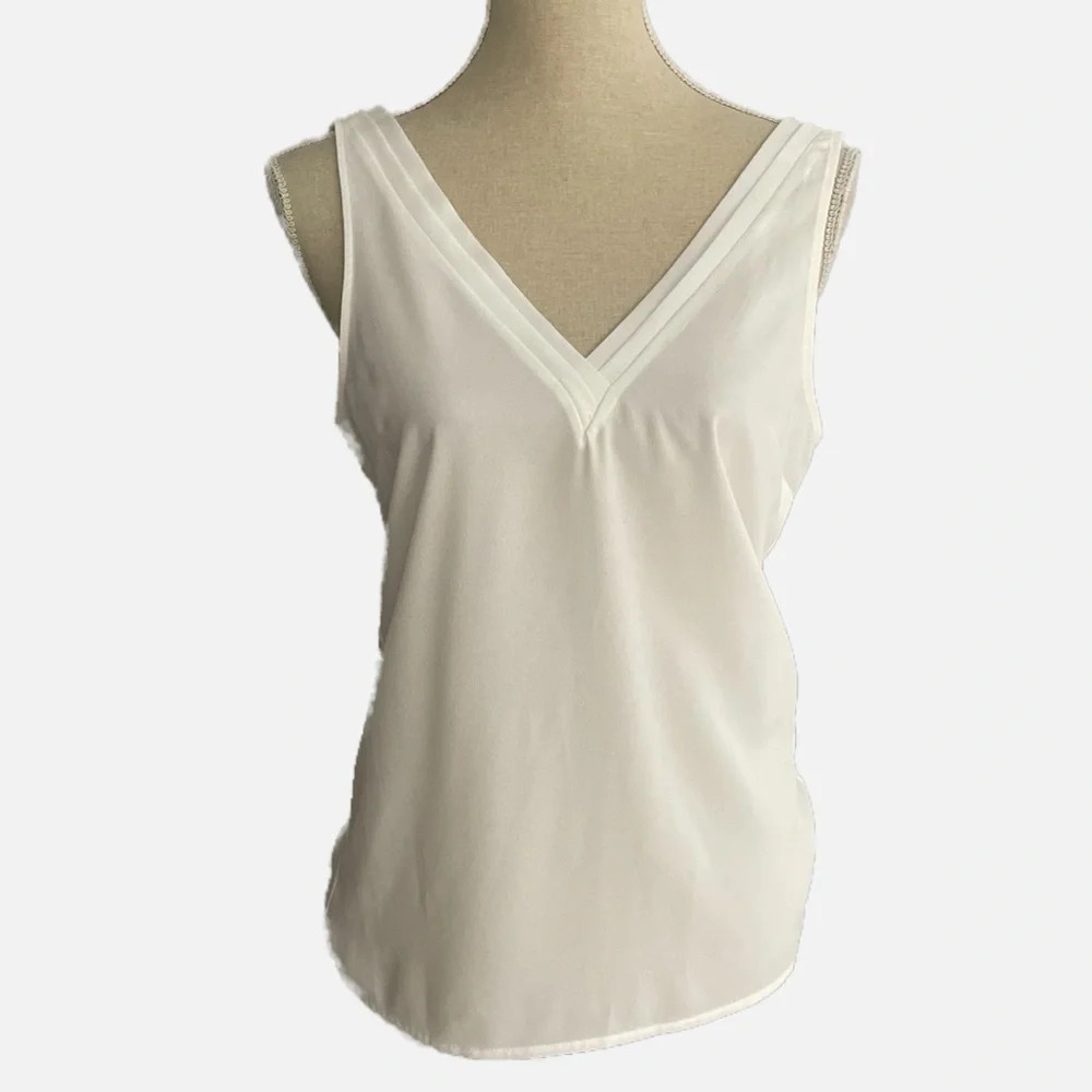Dynamite Sleeveless Top Size XS White V-neckline Pleated Detail Neutral Basic‎